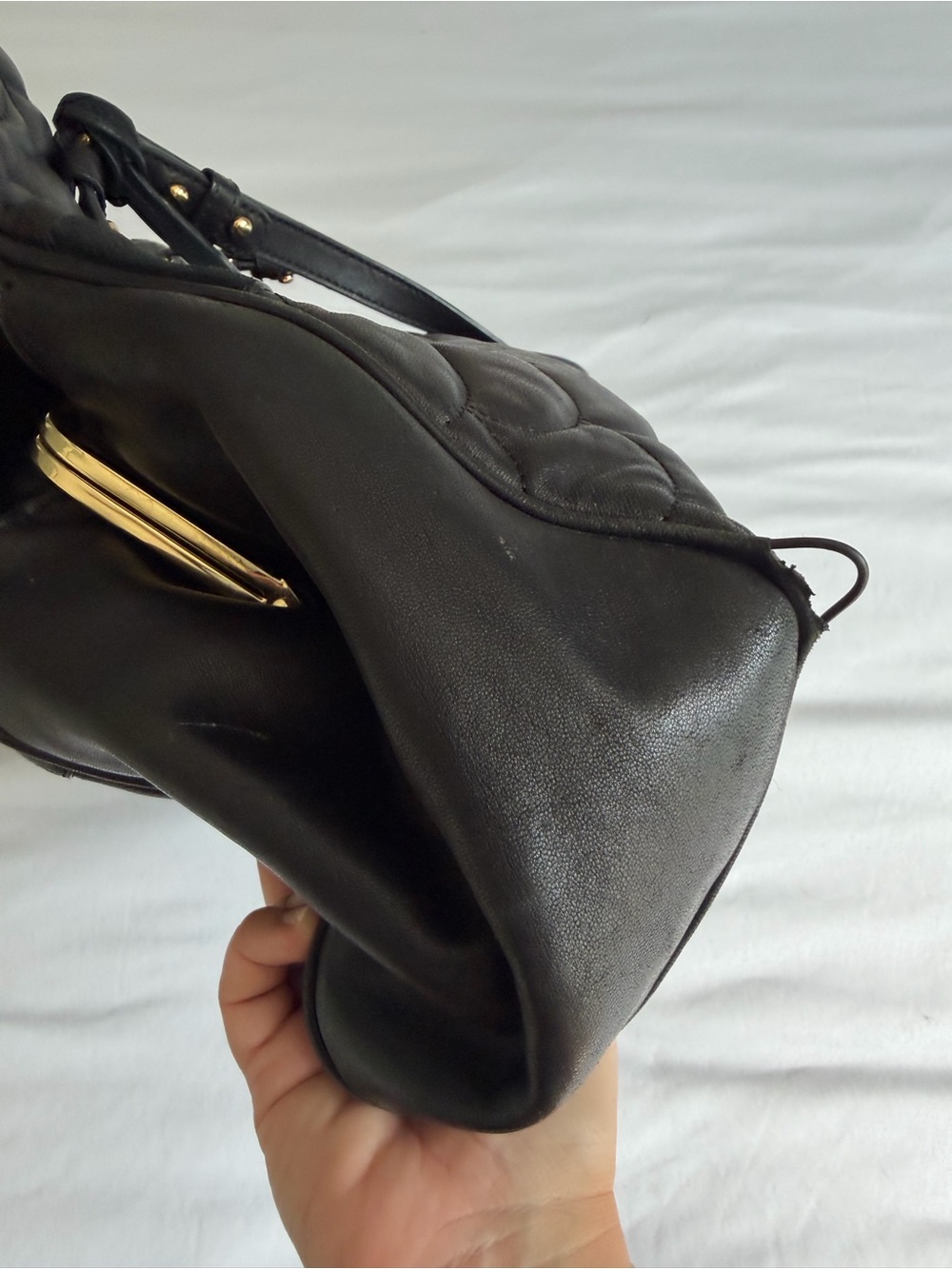 Badgley Mischka Leather Black Quilted Scallop Gold Hardware Shoulder Bag - Picture 10 of 14